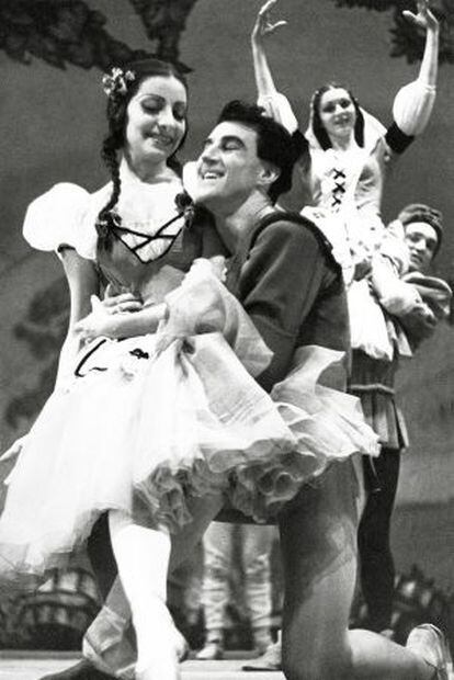 Alicia Alonso en su debut como Giselle en 1943, acompañada por Antón Dolin. Ballet Theatre, Metropolitan Opera House , Nueva York.