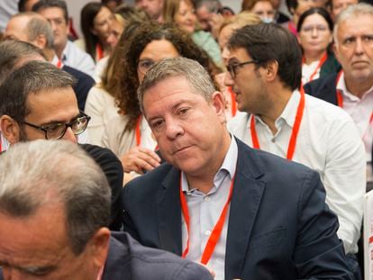 Emiliano García-Page (en el centro) durante la reunión de comité federal del PSOE, el sábado en la sede de Ferraz, en Madrid.