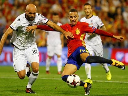 Rodrigo marca el primer gol para España.