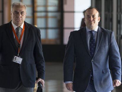 El interventor en Almería, Juan José Castillo (izquierda) y el presidente de la comisión Julio Díaz.