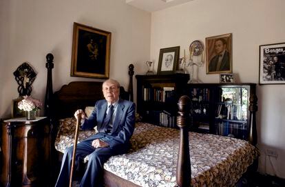 Jorge Luis Borges en su casa en Buenos Aires, en 1983.