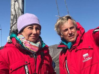 Ana Botín, presidenta de Banco Santander, con el presentador Jesús Calleja, en Groenlandia.