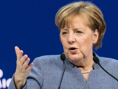 La canciller alemana, Angela Merkel, da un discurso durante el Foro de Davos.