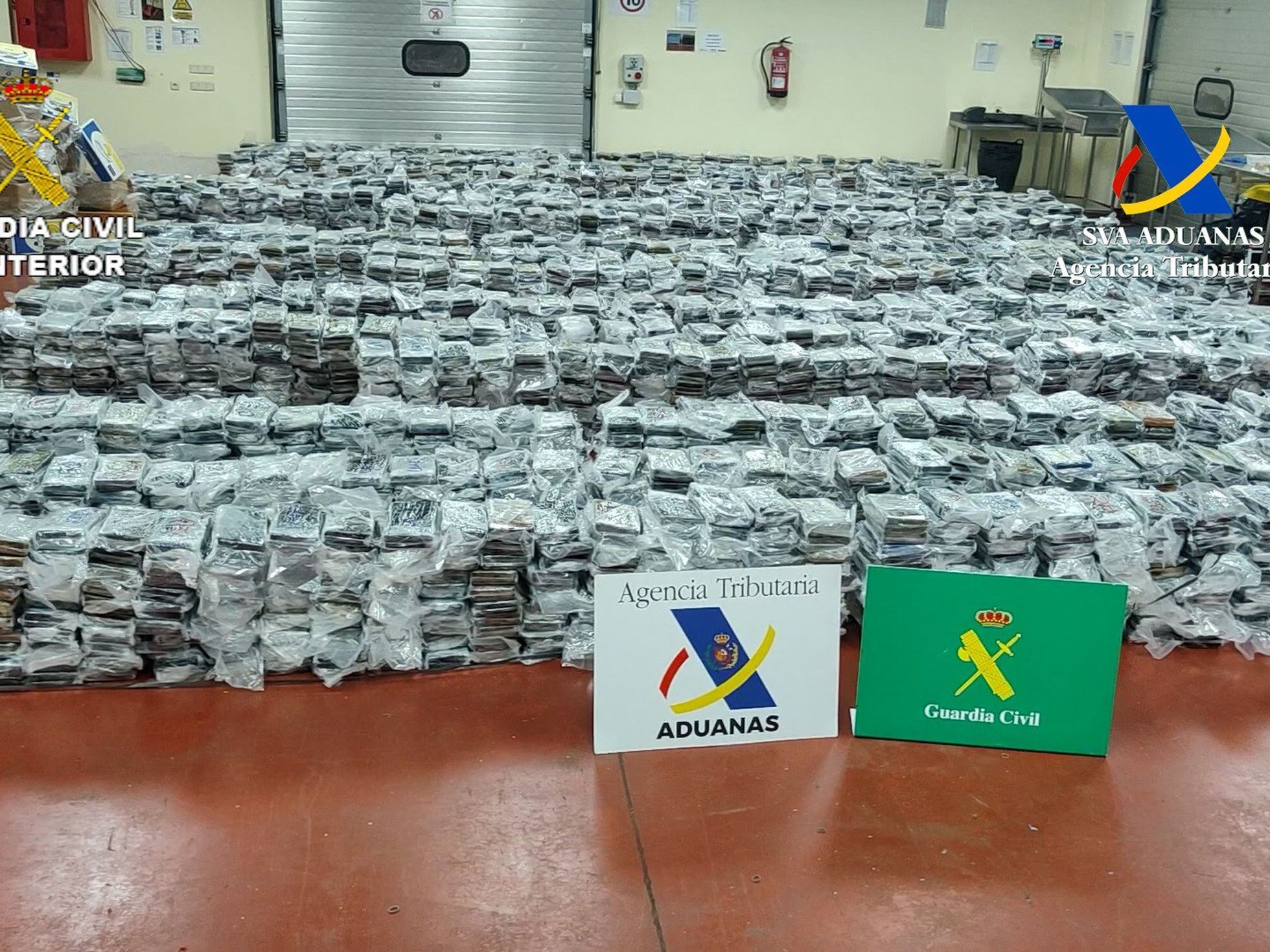 lector Paleto puenting La Guardia Civil interviene 5,5 toneladas de cocaína en el Puerto de  Valencia | Comunidad Valenciana | España | EL PAÍS