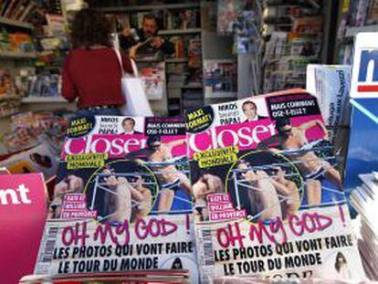 Un kiosko muestra la revista con el 'top less' de la duquesa de Cambridge, ayer en Niza (sur de Francia).