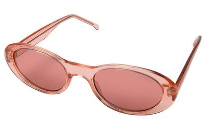 Gafas de sol especiales. La forma de la temporada es ovalada y el color, rosa. Estas son de Komono y cuestan 49,95 euros.