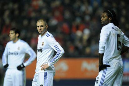 Kaká, Benzema y Adebayor, de izquierda a derecha, en Pamplona, el domingo pasado.
