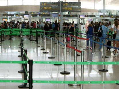 L'aeroport del Prat durant la vaga indefinida.