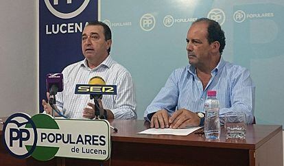 Gregorio Flores, en una rueda de prensa como tesorero del PP de Lucena, en 2016. Imagen cedida por LUCENAHOY