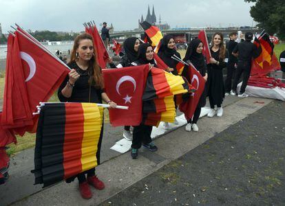 Simpatizantes de Erdogan se reúnen en Colonia (Alemania), el pasado domingo.