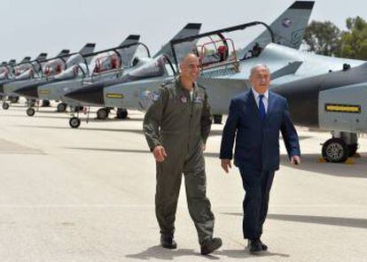 Benjamin Netanyahu, visita una base de la Fuerza Aérea israelí en el centro de Israel. 