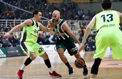 Kuric intenta frenar a Calathes.