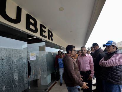 Manifestación de conductores de Uber en Toluca el pasado mes de agosto.