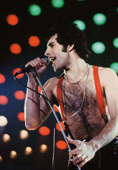 Freddie Mercury, en una de las fotos del libro.