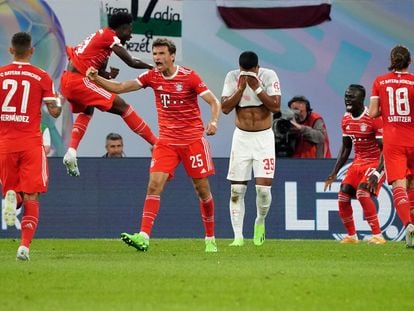 Los jugadores del Bayern celebran el gol Sadio Mane en la Supercopa de Alemania ante el RB Leipzig el pasado sábado.