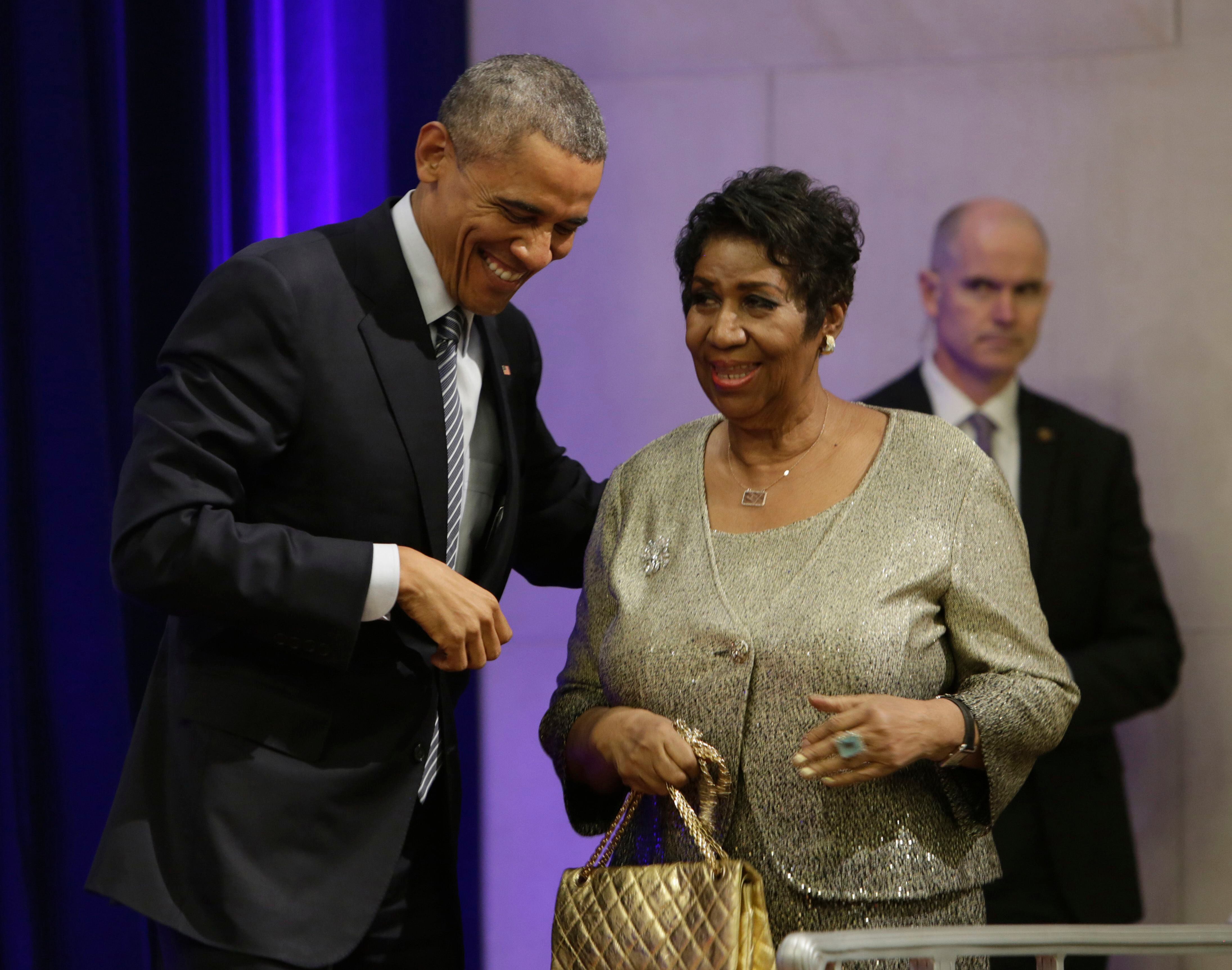 Barack Obama y Aretha Franklin, en Washington, en febrero de 2015.