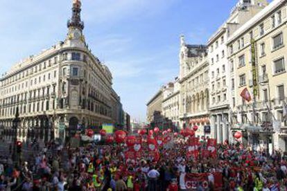 Más de un millar de personas, mayoritariamente familias, participaron en la III Marcha por la Vida en Madrid