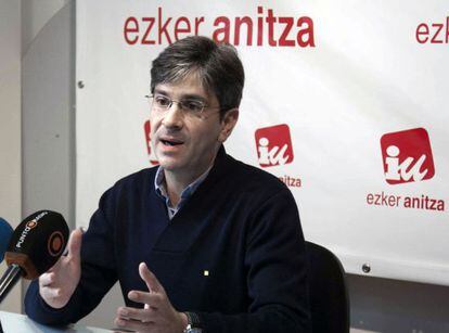 Mikel Arana, en su rueda de prensa en Bilbao.
