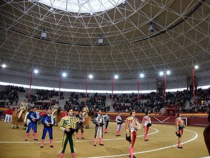 Paseíllo en la plaza de toros de Valdemorillo.