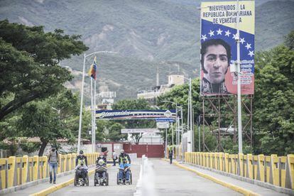 El Puente Simón Bolivar, con poco tránsito debido al día cívico declarado en Cúcuta por la celebración del bicentenario de la Constitución.