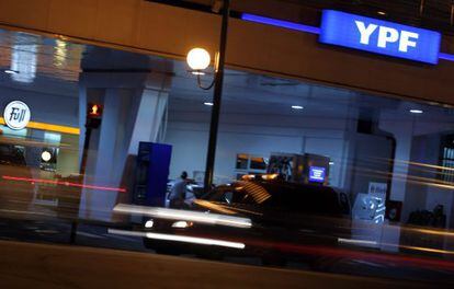 Una estación de servicio de YPF.