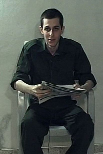 El soldado  Gilad Shalit en un vídeo realizado por sus captores en septiembre de 2009.