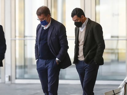 El presidente popular, Alberto Núñez Feijóo, y el presidente andaluz, Juanma Moreno, en el XX Congreso Nacional del PP, este fin de semana, en Sevilla.