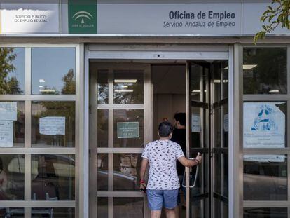 Sevilla/03-09-2019: Oficina del Servicio Andaluz de Empleo (SAE) y del Ministerio de Empleo y Seguridad Social hoy en Sevilla.  FOTO: PACO PUENTES/EL PAIS
