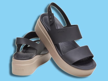 La marca Crocs también ofrece entre su catálogo sandalias estilosas y elegantes.