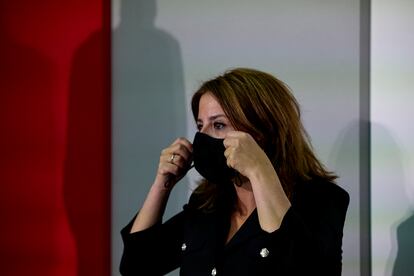 The deputy secretary general of the PSOE and spokesperson for the Socialist Parliamentary Group in Congress, Adriana Lastra, wears a mask.