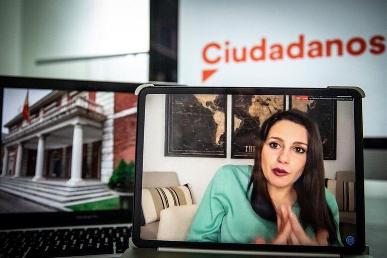 La presidenta de Ciudadanos y portavoz en el Congreso de los Diputados, Inés Arrimadas, en rueda de prensa telemática. PEDRO RUIZ (CIUDADANOS).