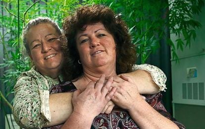 Las hermanas Robin (izquierda) y Cheri Hackett, propietarias de Botana Care.