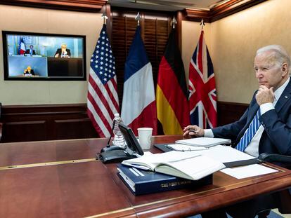 Joe Biden, durante una videollamada con Emmanuel Macron, Boris Johnson y Olaf Scholz el pasado 7 de marzo.