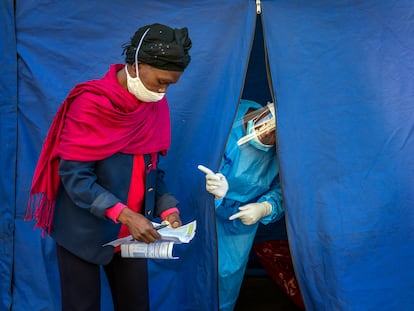 Un centro de diagnóstico de covid, VIH y tuberculosis instalado en Johannesburgo (Sudáfrica) en abril de 2020.