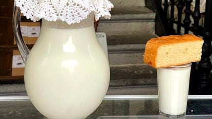 El vamoso 'vasuco' de leche con bizcocho casero, de Casa Quevedo.
