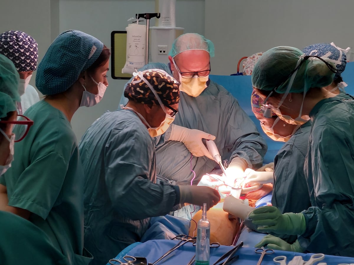 Una técnica pionera logra reconstruir el abdomen con músculos de la ...