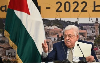 President Mahmoud Abbas addresses the Palestine Liberation Organization in Ramallah on Sunday.