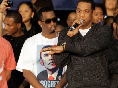 Jay-Z, en primer plano, y detr&aacute;s el rapero P. Diddy, en un acto para apoyar a Obama en 2008.