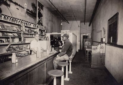 Café regentado por un coruñés en Florida (1930).