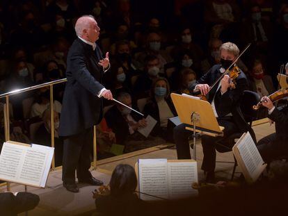 Daniel Barenboim dirige la Sinfonía 'Incompleta' de Schubert a la Staatskapelle de Berlín en el Auditorio Nacional el pasado lunes.