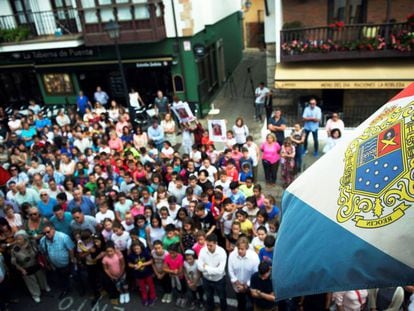 Concentración en la loclaidad cántabra de Puente de San Miguel en memoria de Celia Barquín.