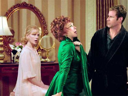 Nicole Kidman, Shirley MacLaine y Will Ferrell (de izquierda a derecha), en una imagen de <i>Embrujada.</i>