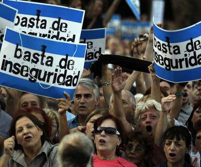 Miles de personas se manifiestan en Buenos Aires (Argentina) contra la inseguridad en mayo de 2009.