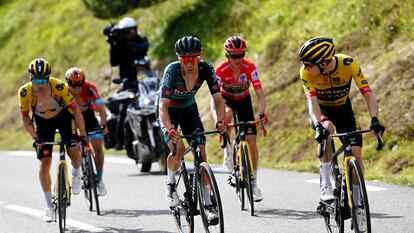 Cian Uijtdebroeks, con el maillot del Bora, en la pasada Vuelta junto a los Jumbo Primoz Roglic, Sepp Kuss y Jonas Vingegaard.