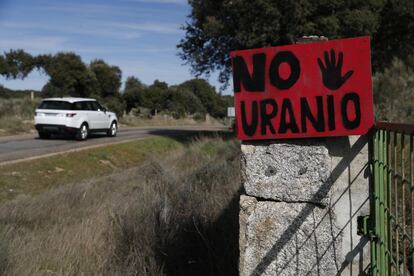 Carteles en contra de la mina en la zona de Retortillo y Villavieja de Yeltes.