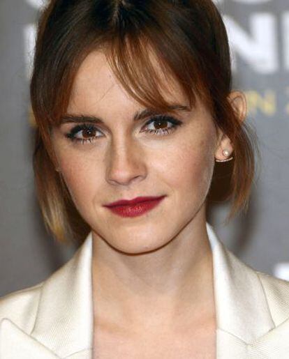 Emma Watson luce su rostro con pecas en el estreno de 'Colonia'.