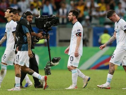 Paredes, Di María, Messi y De Paul, tras la derrota ante Colombia.