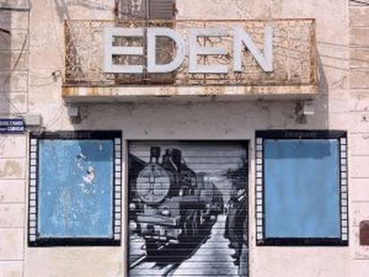 Fachada del Teatro Eden, antes de su restauración.