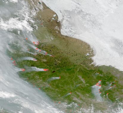 Una imagen de satélite de uno de los incendios en el Ártico siberiano estudiados por los investigadores del CREAF.