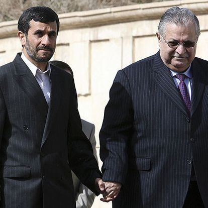Ahmadineyad y  Talabani, ayer en Bagdad.